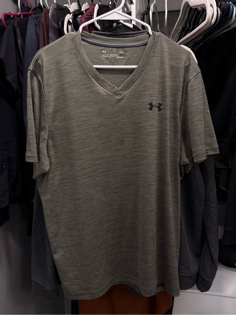 Men’s Under Armour Green Loose V Neck LG